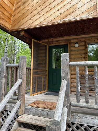 Cozy Cabin on wooded property.