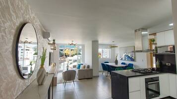 Departamento básico | Cocina privada | Horno y utensilios de cocina