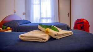 WiFi (無料)