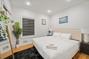 3 bedrooms, desk, iron/ironing board, free WiFi
