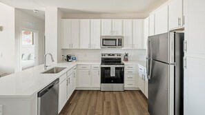 Refrigerador y comedor
