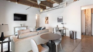 Interior - Landing | Stunning 1BD, Courtyard, Gym (Memphis)