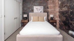 1 habitación, escritorio, tabla de planchar con plancha y wifi 