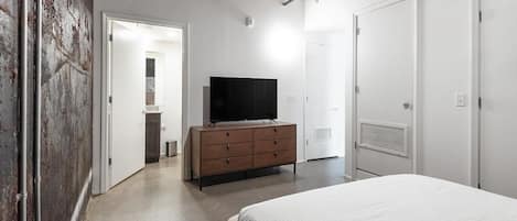 1 bedroom, desk, iron/ironing board, Internet