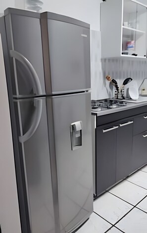 เบสิกอพาร์ทเมนท์ | ครัวส่วนตัว | ตู้เย็น, เตาประกอบอาหาร, เครื่องล้างจาน, เครื่องครัว/จาน/ช้อนส้อม