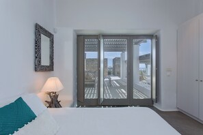 6 bedrooms, iron/ironing board, free WiFi, bed sheets