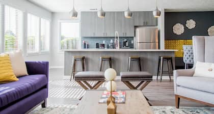Landing | Spectacular 1BD, Gym, Game Room