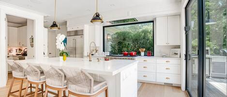 Microwave, oven, stovetop, coffee/tea maker