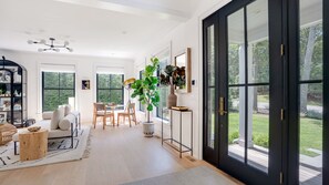 Smart-TV, peis og stereoanlegg