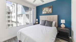 2 slaapkamers, een bureau, een strijkplank/strijkijzer, wifi