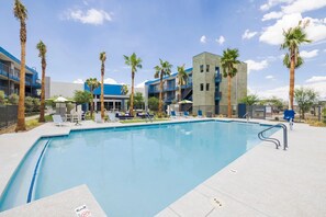 Pool - Landing | Beautiful 2BD, Pool, Clubhouse (Glendale)