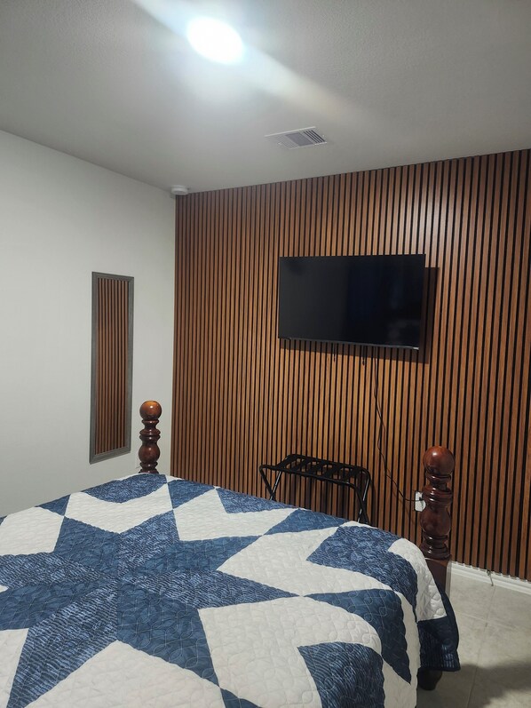 1 habitación, tabla de planchar con plancha, wifi gratis y ropa de cama