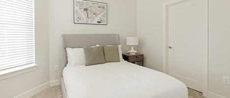 2 bedrooms, desk, iron/ironing board, Internet