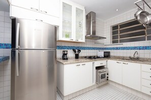 Frigorifero, microonde, forno, lavastoviglie