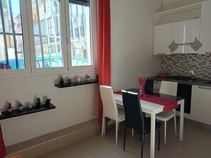 Fridge, microwave, oven, stovetop - Lovely Loft (sleeps 3) in Catania available for short rentals (Catania)