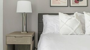 Desk, iron/ironing board, WiFi, bed sheets
