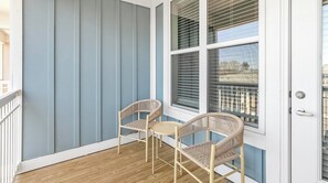 Property grounds - Landing | Stylish 1BD, Yoga Studio, Pool (Huntsville)