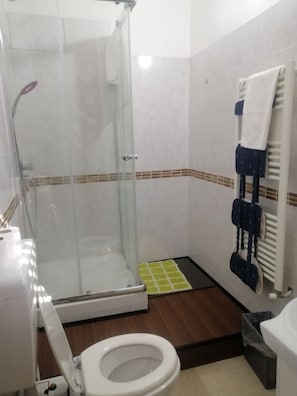 Sturta, skolskál, sápa, sjampó