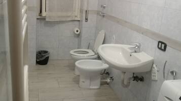 Chambre Double Classique, vue colline | Salle de bain