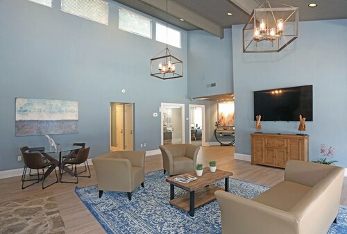 Landing | Spectacular 1BD, Pool, Gym