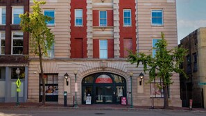 Exterior - Landing | Stunning 2BD, Courtyard, Gym (Memphis)