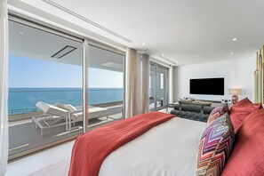 4 bedrooms, in-room safe, desk, iron/ironing board