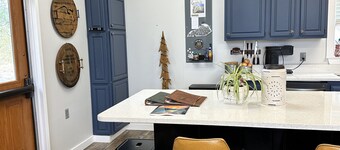 Peaceful Lakeside Cabin with Campsite Access Nature Lover’s Getaway in Stanford