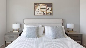 2 bedrooms, desk, iron/ironing board, WiFi