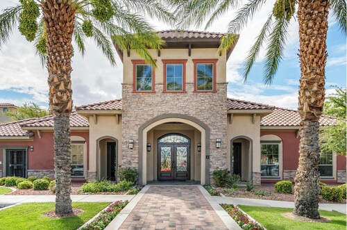 Landing | Beautiful 2BD, Gym