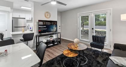 Stylish 2BR Duplex with Easy Access to Birmingham