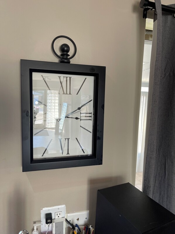 Interior - Charming 2-bedroom house with AC, WiFi in wonderful Southfield2 car (Southfield)