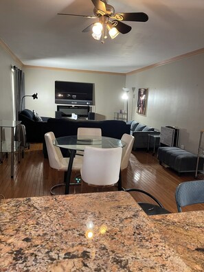 Interior - Charming 2-bedroom house with AC, WiFi in wonderful Southfield2 car (Southfield)