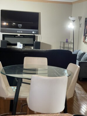 Dining - Charming 2-bedroom house with AC, WiFi in wonderful Southfield2 car (Southfield)