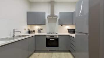 Apartment, 3 Bedrooms, Non Smoking | Private kitchen | Full-sized fridge, microwave, toaster, high chair