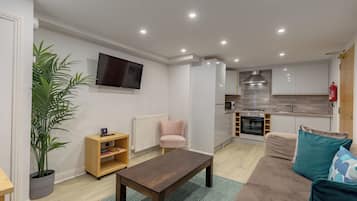 Apartment, 1 Bedroom, Non Smoking, Patio | Living area | 30-inch flat-screen TV with digital channels, Netflix