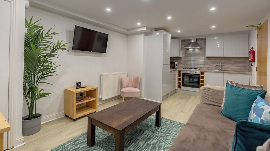 Destination Edinburgh Apartments- Southside Apartments