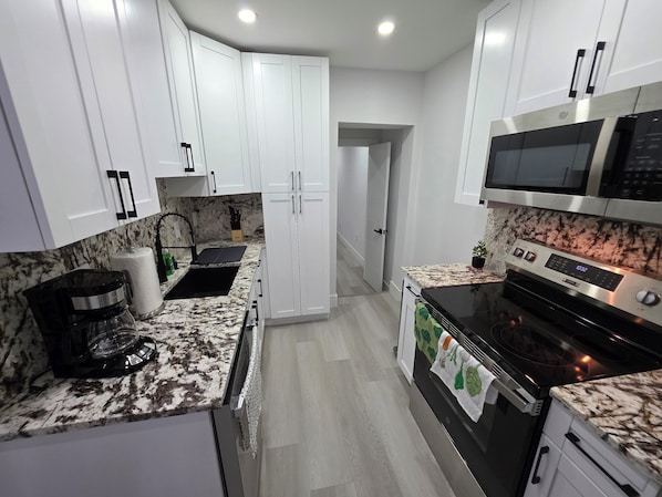 Fridge, microwave, oven, stovetop - 3-bedroom 2 Bathroom house in phenomenal Miami, Spectacular location! (Miami)