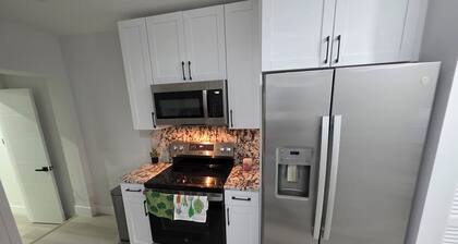 3-bedroom 2 Bathroom house in phenomenal Miami, Spectacular location!