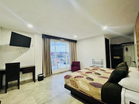 Camera Junior, balcone, vista città | Bagno. HOTEL ESTRELLA ZACATLAN