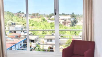 Quarto júnior, sacada, vista para a cidade | Terraço/pátio