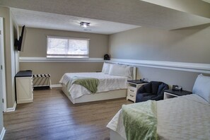 4 bedrooms, iron/ironing board, travel crib, free WiFi - The Ark's Birds Nest (Union)