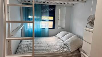 2 bedrooms, iron/ironing board, WiFi, bed sheets