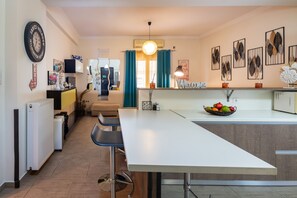 Comfort-Apartment, Balkon | Eigene Küche | Großer Kühlschrank, Mikrowelle, Ofen, Herdplatte