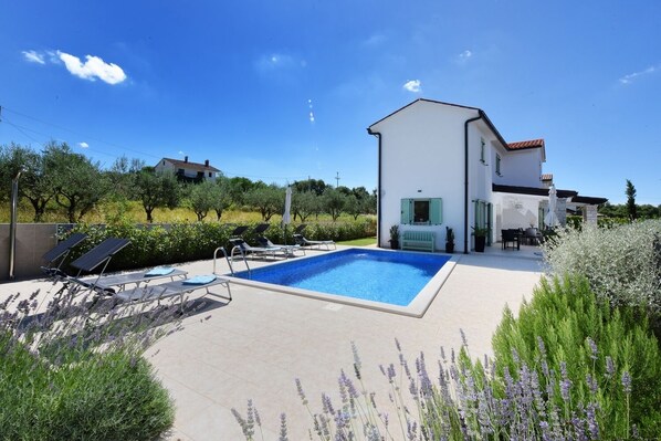 Pool - Fully fenced, private pool-heated, quiet, modern, cozy, sea view (Selina)