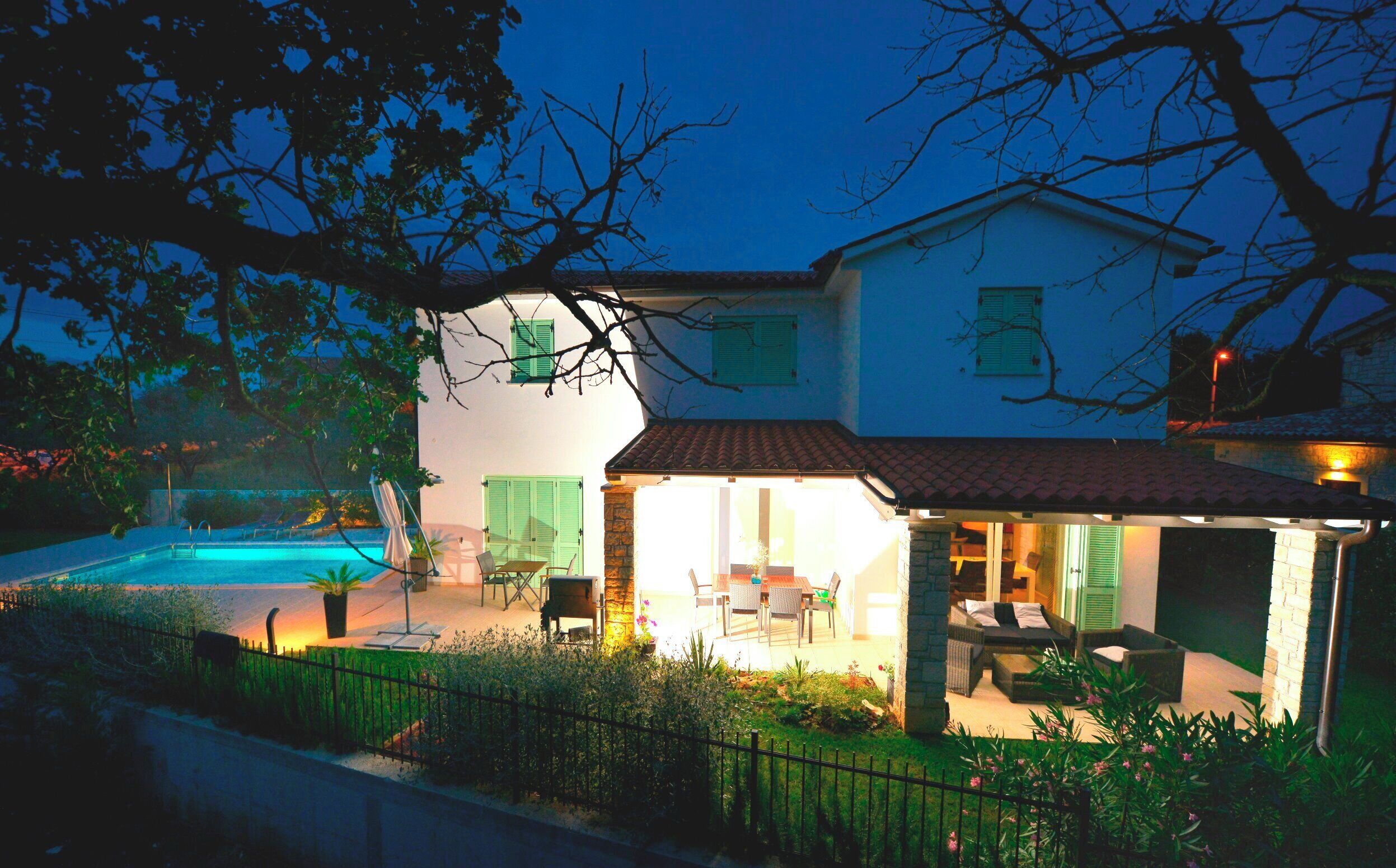 المنشأة من الخارج