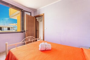 2 quartos, ferros/tábuas de passar roupa, acesso à internet