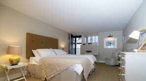 3 slaapkamers, een strijkplank/strijkijzer, gratis wifi, beddengoed