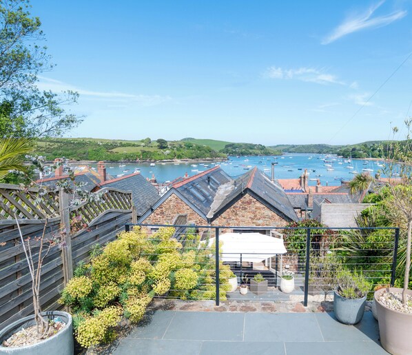 Terrace/patio - Hidden Treasure - Estuary View, Stylish, Garden (Salcombe)