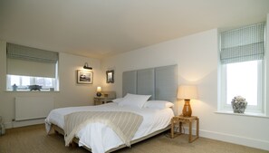 3 bedrooms, iron/ironing board, free WiFi, bed sheets - Hidden Treasure - Estuary View, Stylish, Garden (Salcombe)