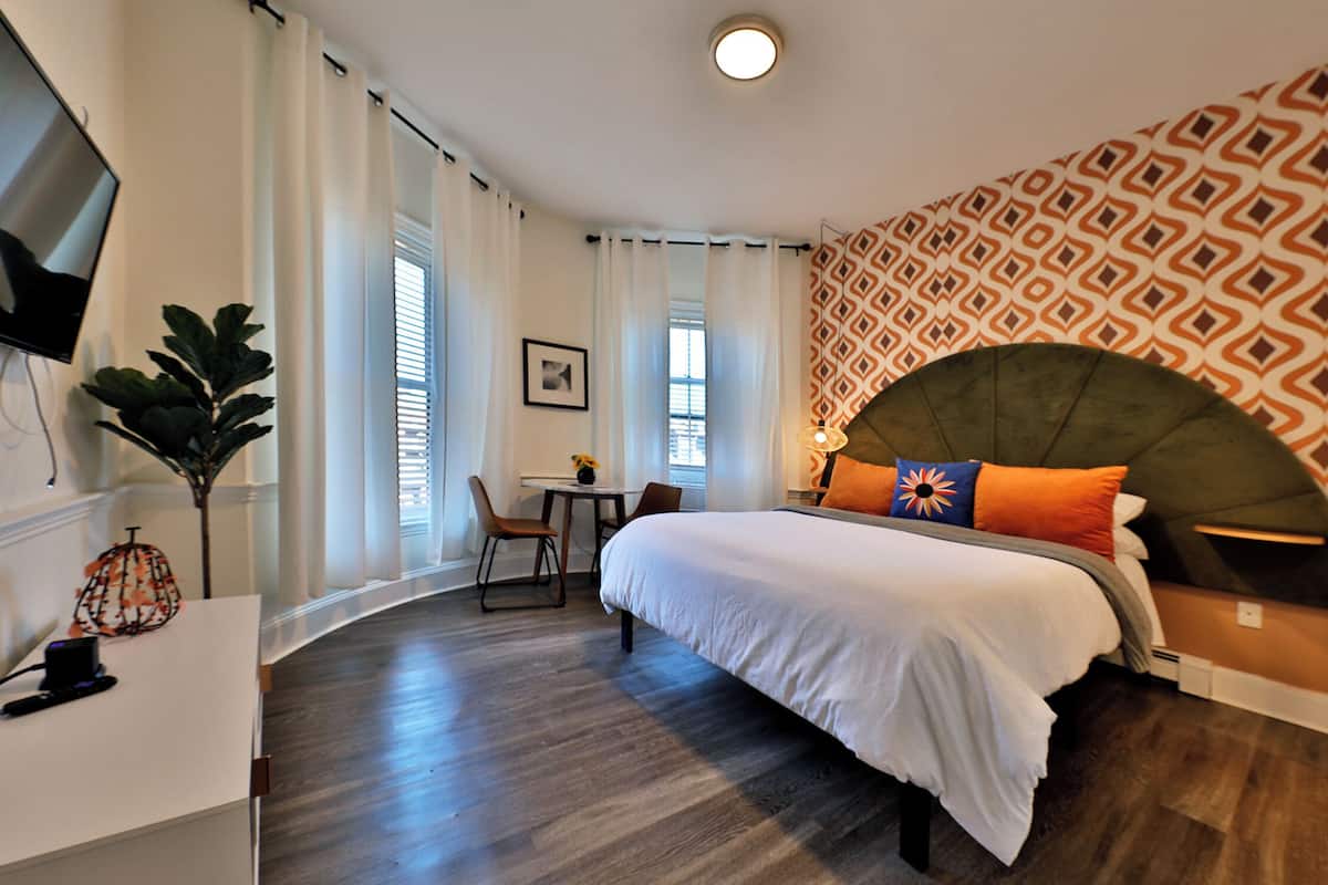 Minibar, individually decorated, individually furnished, desk